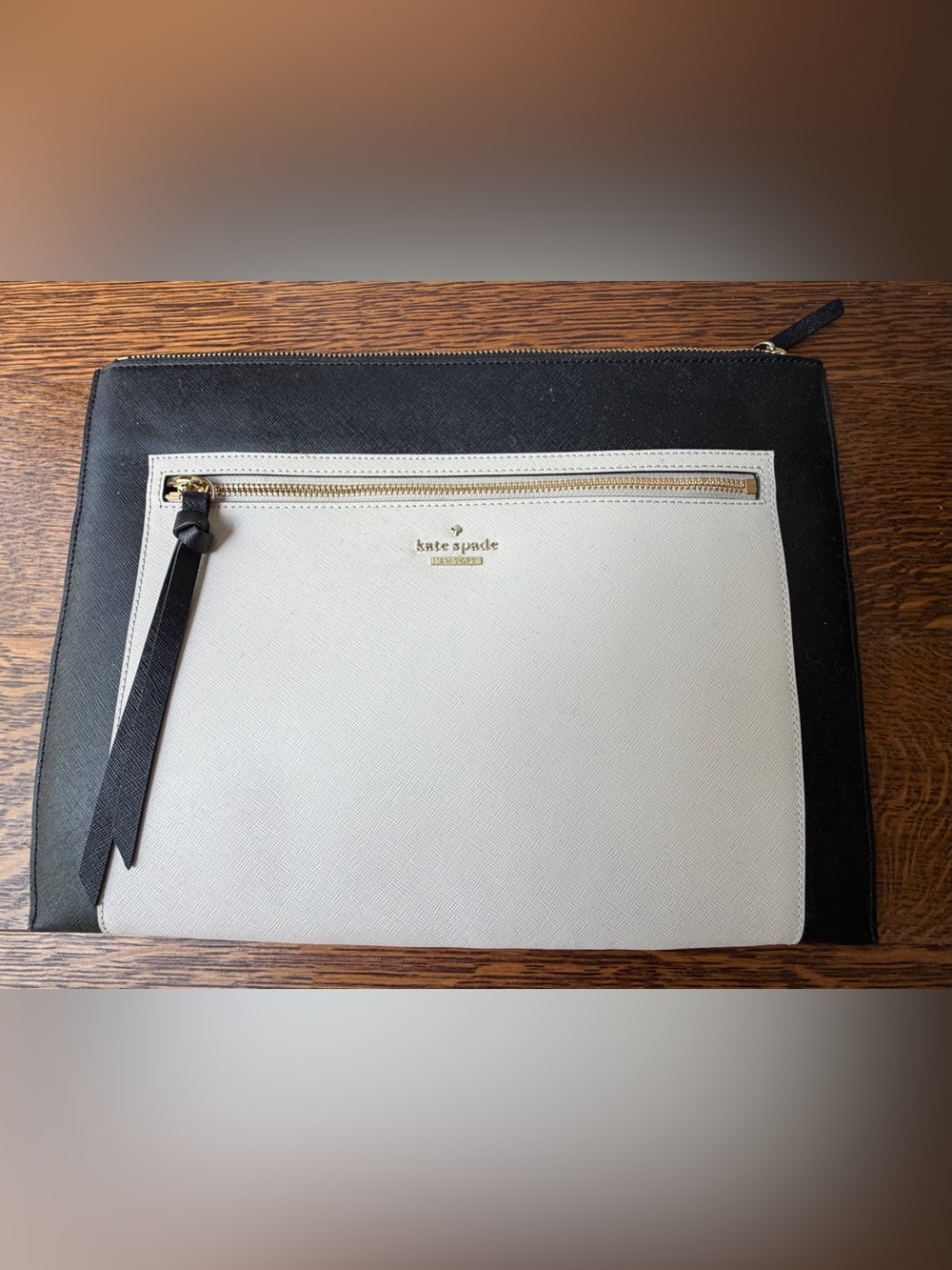 Kate Spade Black & White Laptop Computer Padded Case Sleeve Zip Saffiano Leather